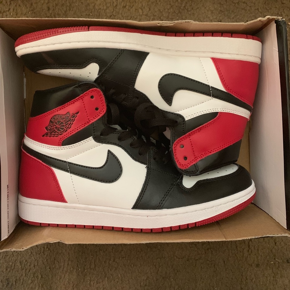 Air Jordan 1 (Black Toe)
